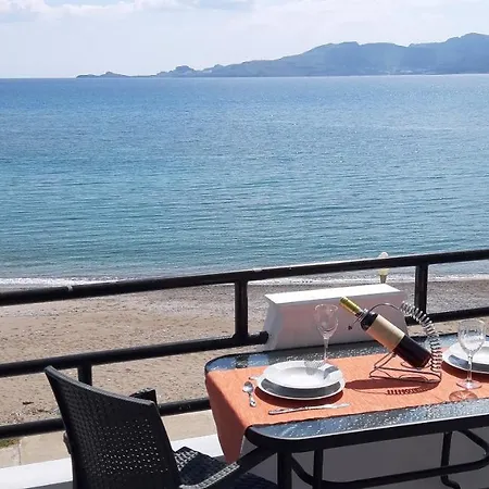 Budget 1 - Sea View - Renovated February 2021 Haraki