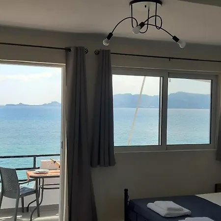 Budget 1 - Sea View - Renovated February 2021 Apartament Haraki