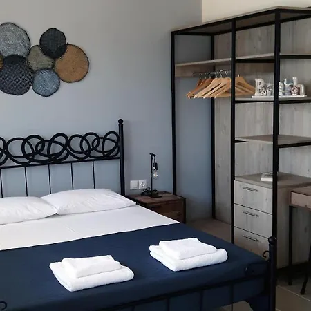 Budget 1 - Sea View - Renovated February 2021 Charaki